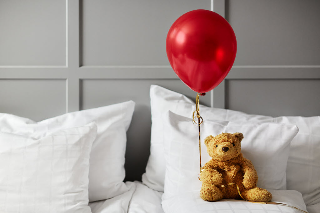 Copyright: Petra Bindel ccc, spring 2014, Grand Central, Scandic in society, kids, ballon, bed, nalle, teddy bear, kids, min stora dag, CSR, animal